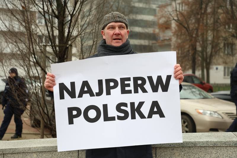 Slawomir Mentzen. Picket in front of the Sejm against the government's policy towards Ukraine. 19.12.2025