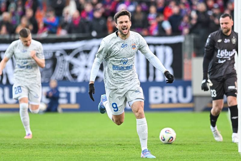 Football. PKO BP Ekstraklasa. Bruk-Bet Termalica Nieciecza - Piast Gliwice. 06.04.2026