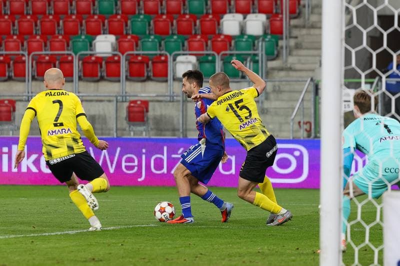 Football. Betclic 1 Liga. Wieczysta Krakow - Polonia Bytom. 23.04.2026