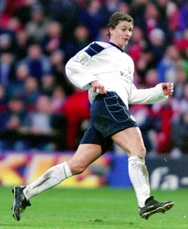 Football. Premier League. Charlton - Manchester United. 09.12.2000