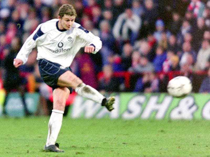 Football. Premier League. Charlton - Manchester United. 09.12.2000