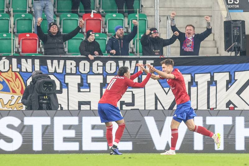 Football. UEFA Conference League. Rakow Czestochowa - Universitatea Craiova. 02.10.2025