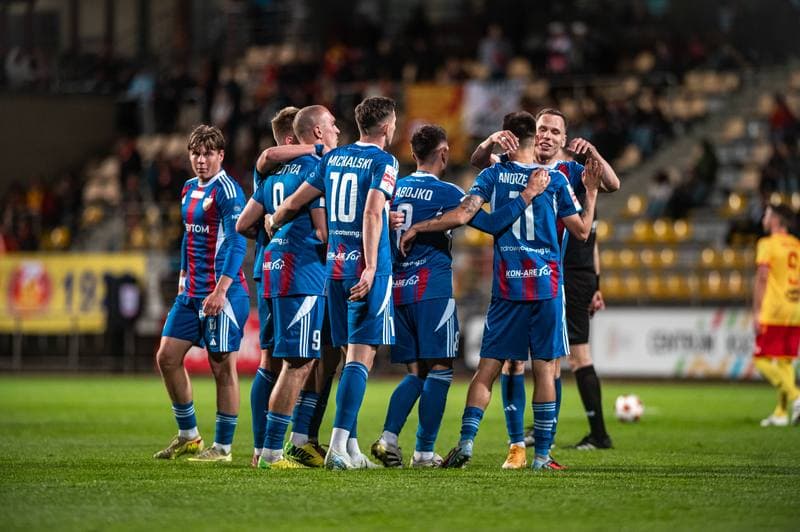 Football. Betclic 1 Liga. Znicz Pruszkow - Polonia Bytom. 09.05.2026
