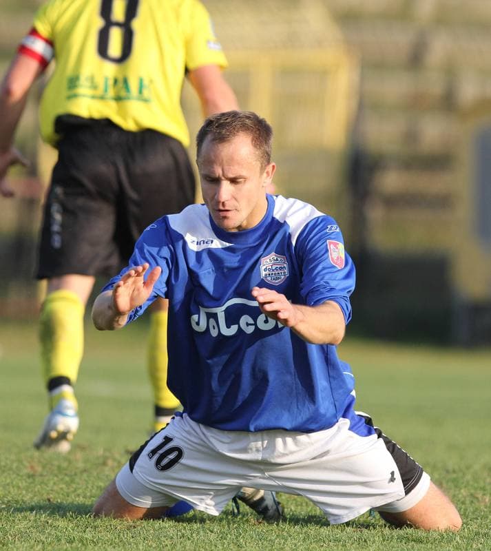 Football. Bytom I liga. Ruch Radzionkow - Dolcan Zabki. 05.11.2011