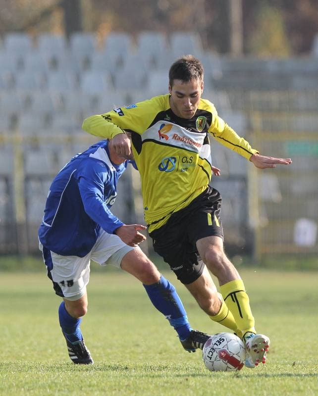 Football. Bytom I liga. Ruch Radzionkow - Dolcan Zabki. 05.11.2011