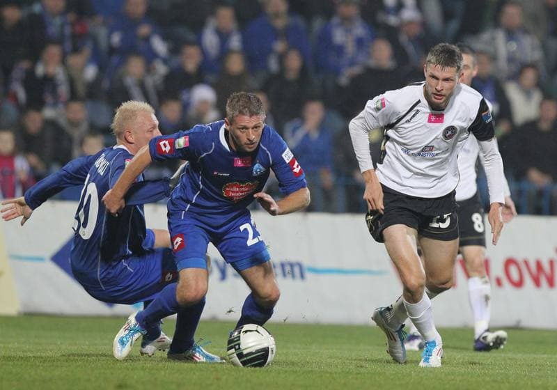 Football. T-Mobile Ekstraklasa. Ruch Chorzow - Polonia Warszawa. 31.10.2011