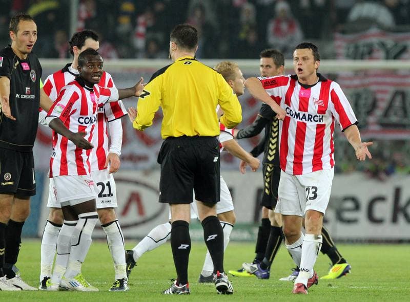 Football. T-Mobile Ekstraklasa. Cracovia Krakow - Polonia Warszawa. 24.10.2011