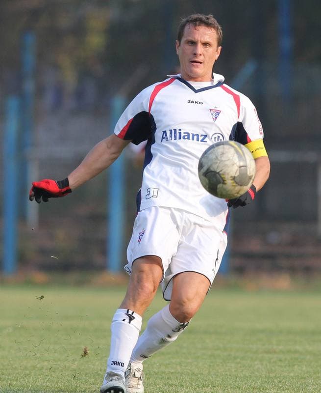 Football. A Klasa. Gornik II Zabrze - LKS 35 Gieraltowice. 23.10.2011