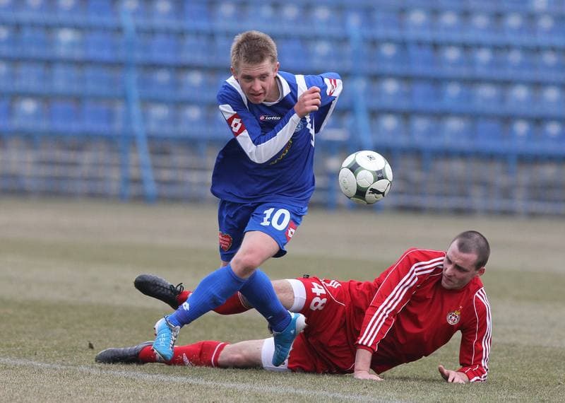 Football. Mloda Ekstraklasa. Ruch Chorzow - Wisla Krakow. 05.03.2011