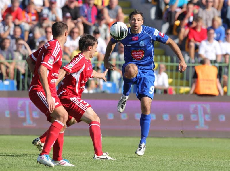 Football. T-Mobile Ekstraklasa. Podbeskidzie Bielsko-Biala - Ruch Chorzow. 17.09.2011