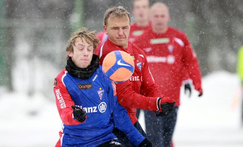 Football. Sparing. Gornik Zabrze - Gornik Zabrze juniorzy. 20.01.2009