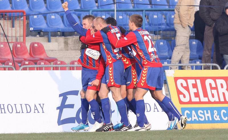 Football. Ekstraklasa. Polonia Bytom - GKS Belchatow. 26.02.2011