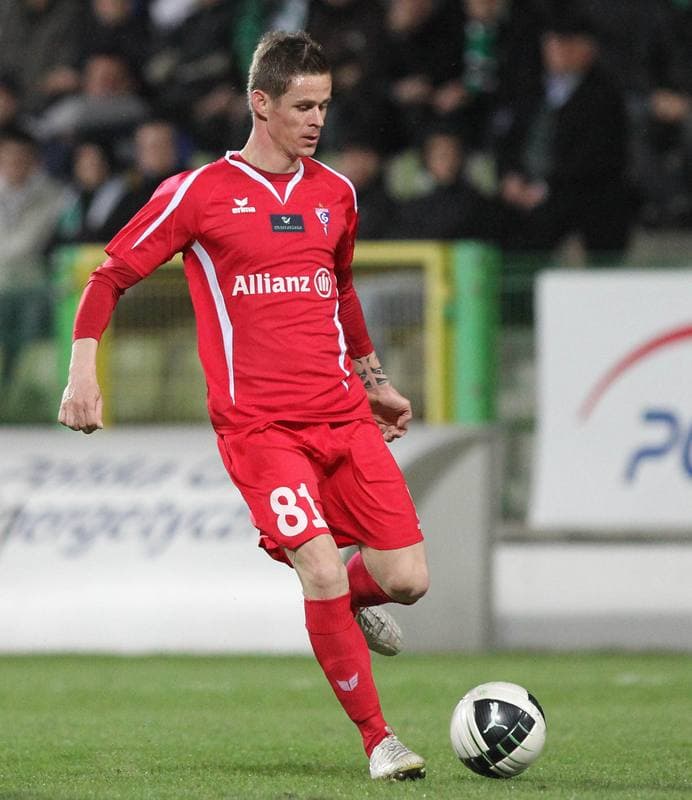 Football. Belchatow Ekstraklasa. GKS Belchatow - Gornik Zabrze. 08.04.2011