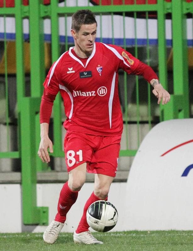 Football. Belchatow Ekstraklasa. GKS Belchatow - Gornik Zabrze. 08.04.2011