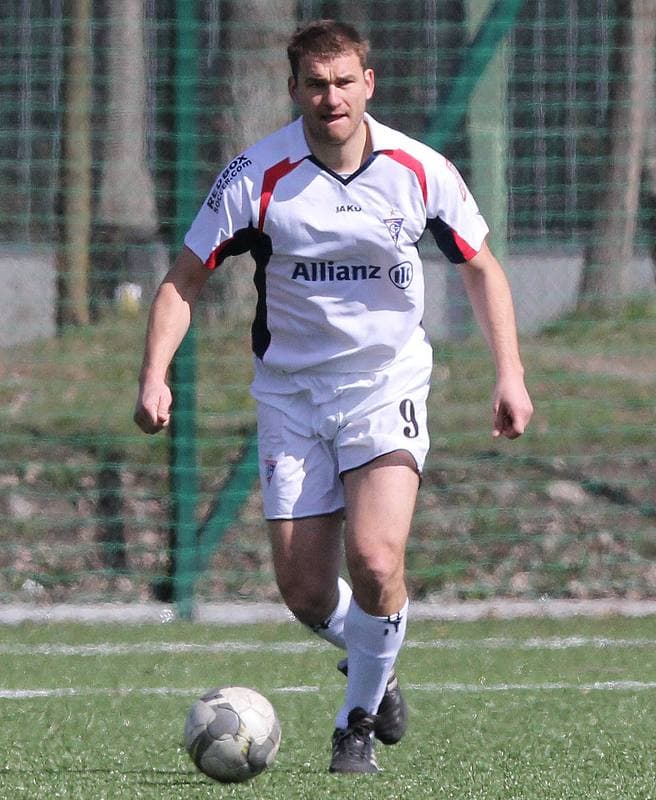 Football. B klasa. Gornik II Zabrze - Piast Pawlow. 10.04.2011