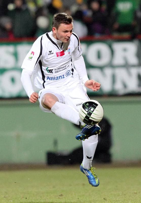 Football. Belchatow Ekstraklasa. GKS Belchatow - Gornik Zabrze. 08.04.2011