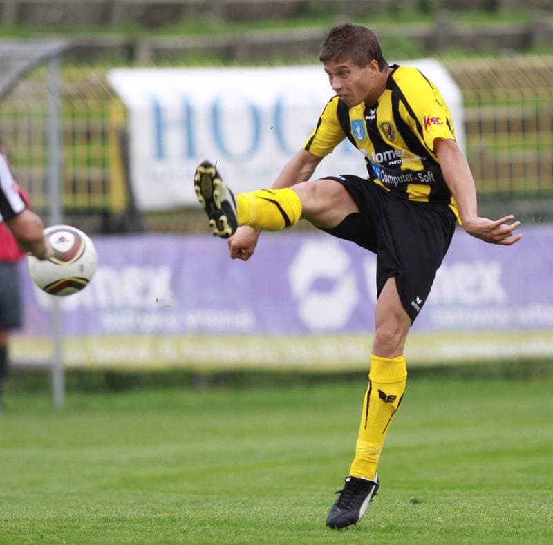 Football. I liga. Ruch Radzionkow - Sandecja Nowy Sacz. 15.08.2010