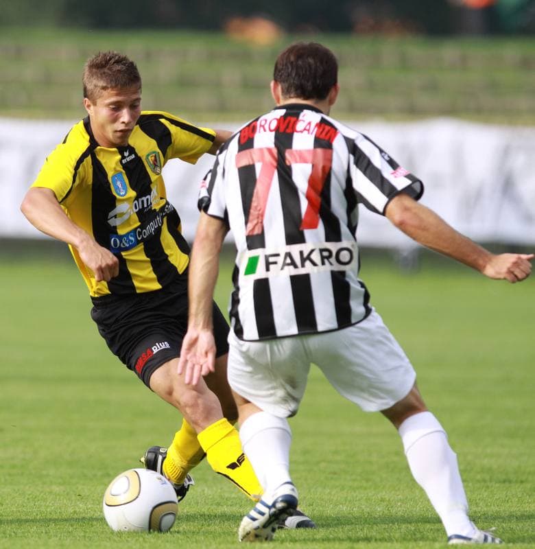 Football. I liga. Ruch Radzionkow - Sandecja Nowy Sacz. 15.08.2010