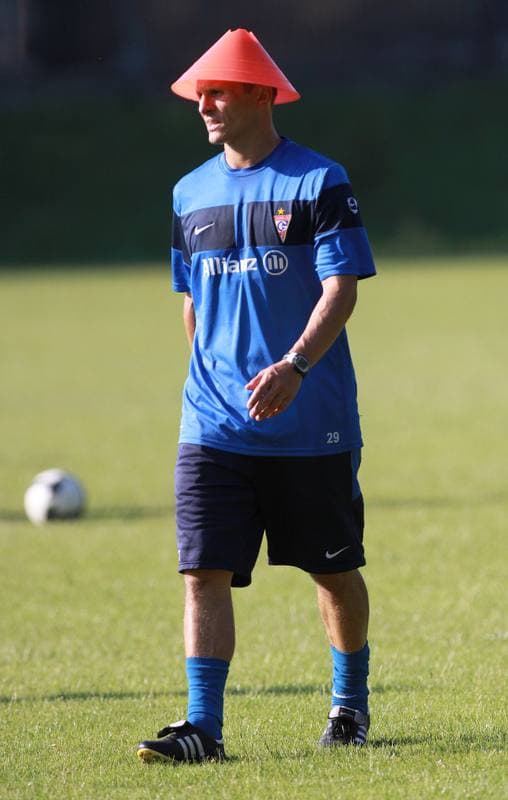 Football. Gornik Zabrze. Training. 07.01.2010