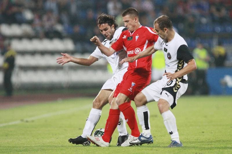 Football. T-Mobile Ekstraklasa. Gornik Zabrze - Polonia Warszawa. 05.04.2012