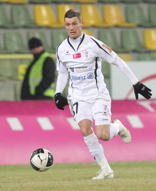 Football. Belchatow Ekstraklasa. GKS Belchatow - Gornik Zabrze. 08.04.2011