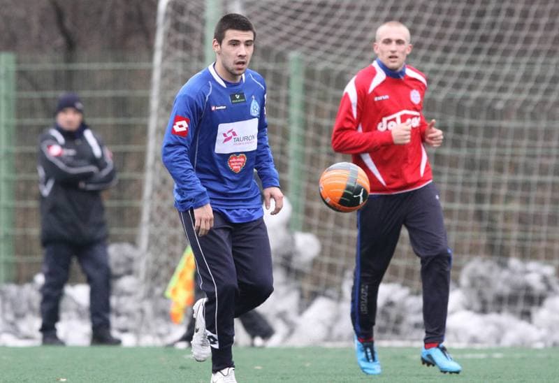 Football. Sparing. Ruch Chorzow - Dolcan Zabki. 05.02.2011