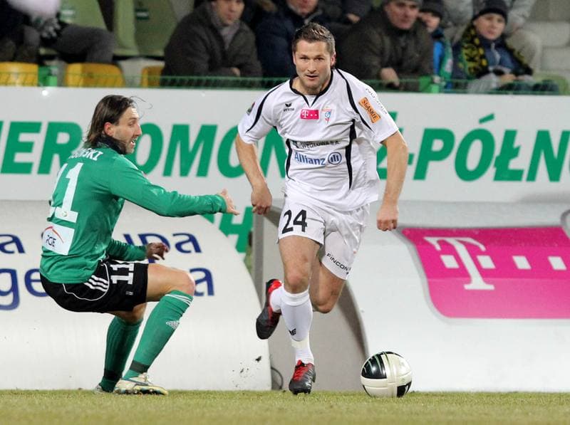 Football. Belchatow Ekstraklasa. GKS Belchatow - Gornik Zabrze. 08.04.2011
