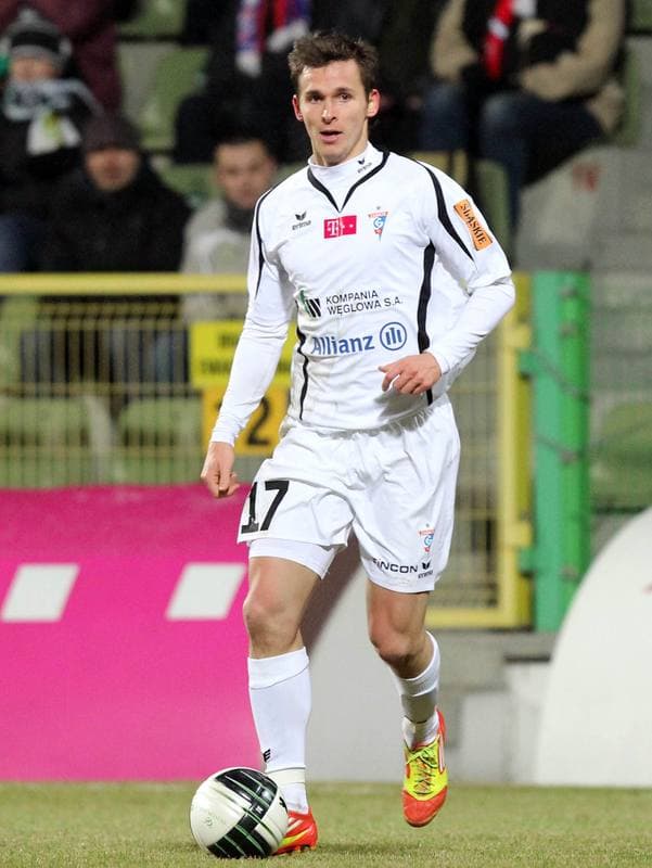 Football. Belchatow Ekstraklasa. GKS Belchatow - Gornik Zabrze. 08.04.2011