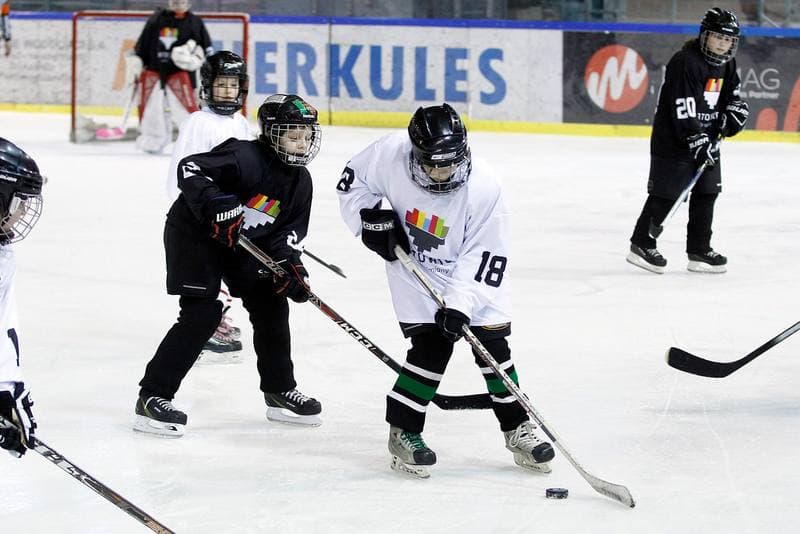Ice Hockey. Girls Global Game. Team White - Team Black. 18.02.2017