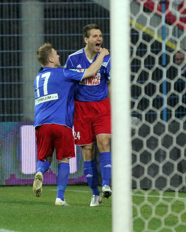 Football. I liga. Piast Gliwice - Termalica Bruk-Bet Nieciecza. 13.04.2012