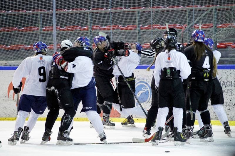Ice Hockey. Girls Global Game. Team White - Team Black. 18.02.2017