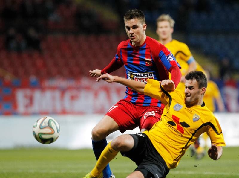 Football. III Liga Opolsko - Slaska. Polonia Bytom - Polonia Laziska Gorne. 11.11.2014