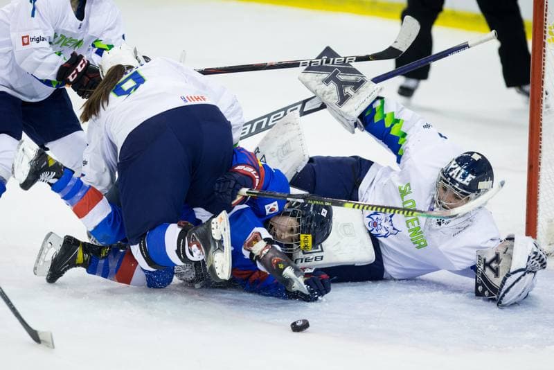 Ice Hockey. Women's World Championship Division 1 Group B. Korea - Slovenia. 12.04.2022