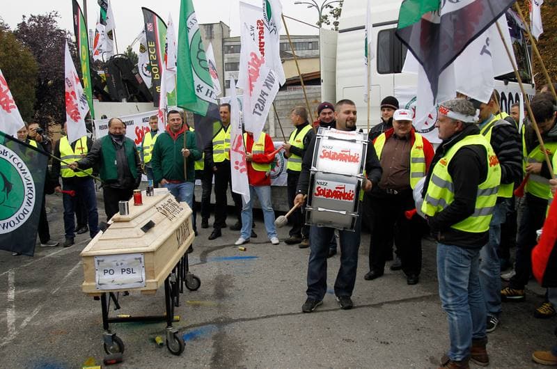 Manifestacja przed KWK Pokoj. Ruda Slaska. 13.10.2015