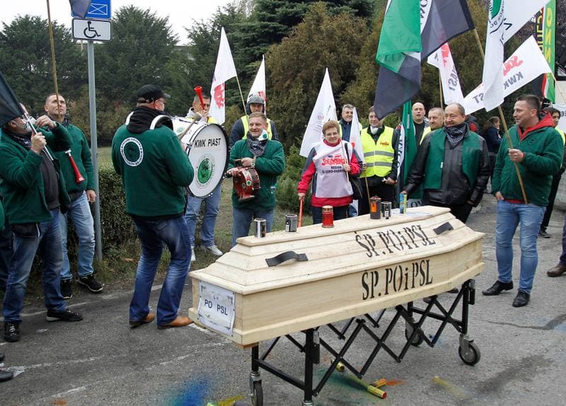 Manifestacja przed KWK Pokoj. Ruda Slaska. 13.10.2015