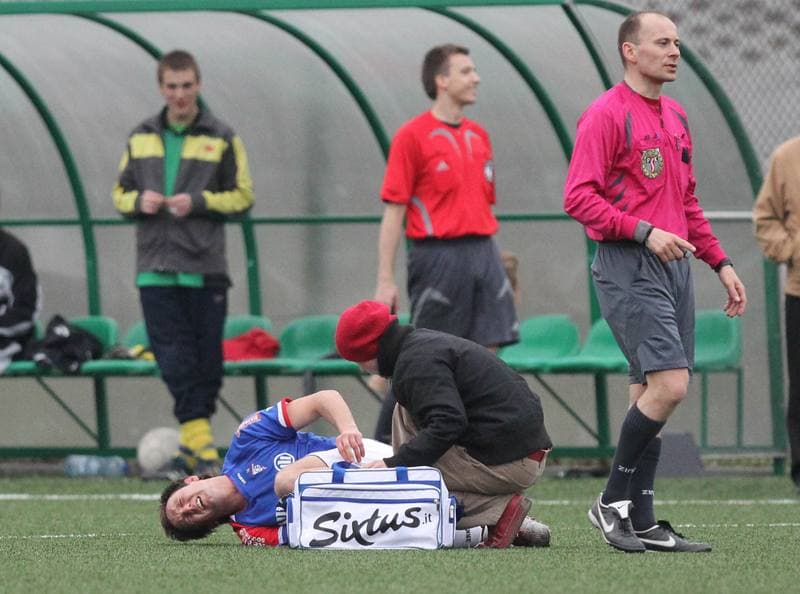 Football. Puchar Polski. Gornik II Zabrze - Gazobudowa Zabrze. 06.04.2011