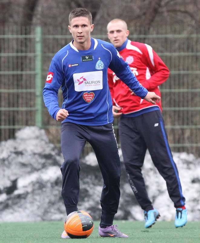 Football. Sparing. Ruch Chorzow - Dolcan Zabki. 05.02.2011