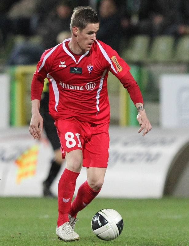 Football. Belchatow Ekstraklasa. GKS Belchatow - Gornik Zabrze. 08.04.2011
