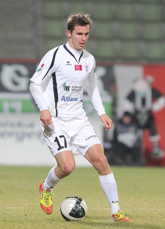 Football. Belchatow Ekstraklasa. GKS Belchatow - Gornik Zabrze. 08.04.2011