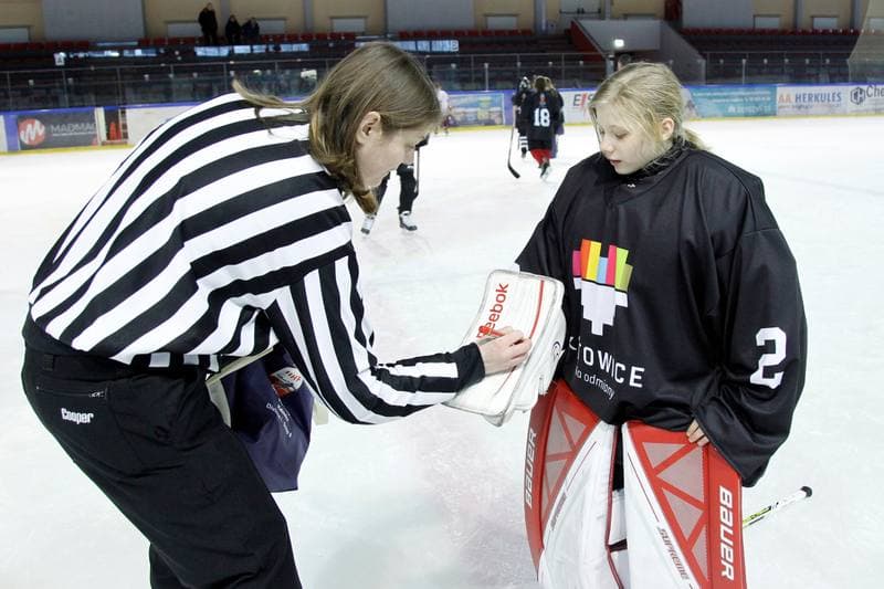 Ice Hockey. Girls Global Game. White - Black. 18.02.2017