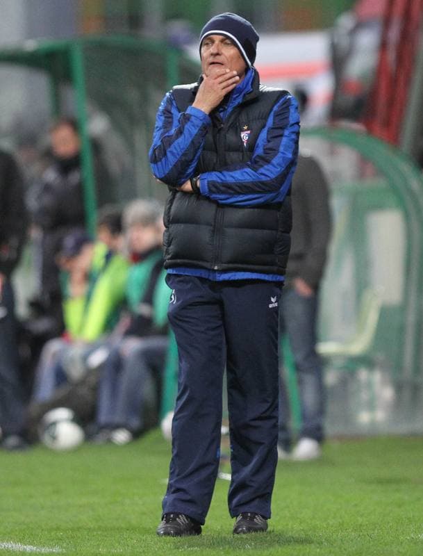 Football. Belchatow Ekstraklasa. GKS Belchatow - Gornik Zabrze. 08.04.2011