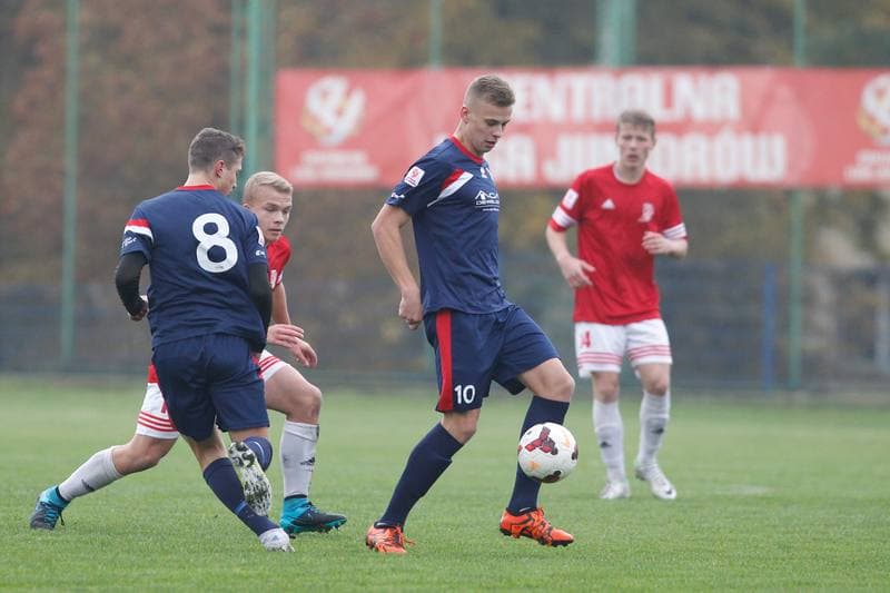 Football. Centralna Liga Juniorow. Gwarek Zabrze - FC Academy Wroclaw. 22.10.2016