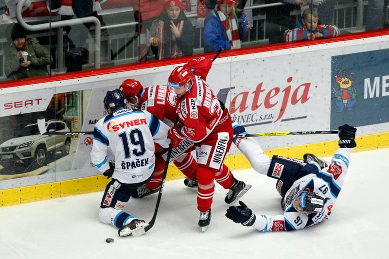 Ice Hockey. Tipsport Extraliga. Ocelari Trinec - Bili Tygri Liberec. 22.12.2017