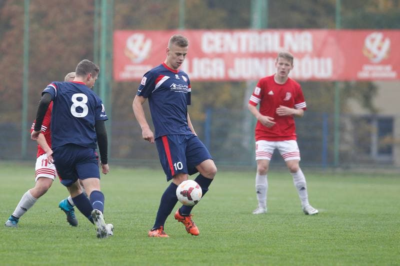 Football. Centralna Liga Juniorow. Gwarek Zabrze - FC Academy Wroclaw. 22.10.2016