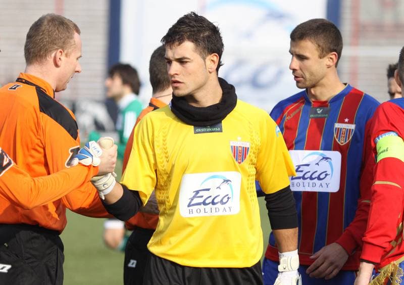 Football. Ekstraklasa. Polonia Bytom - GKS Belchatow. 26.02.2011
