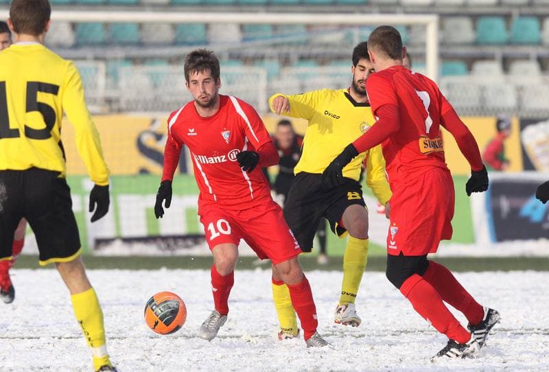 Football. MESA Gornik Zabrze - Widzew Lodz. 28.11.2010