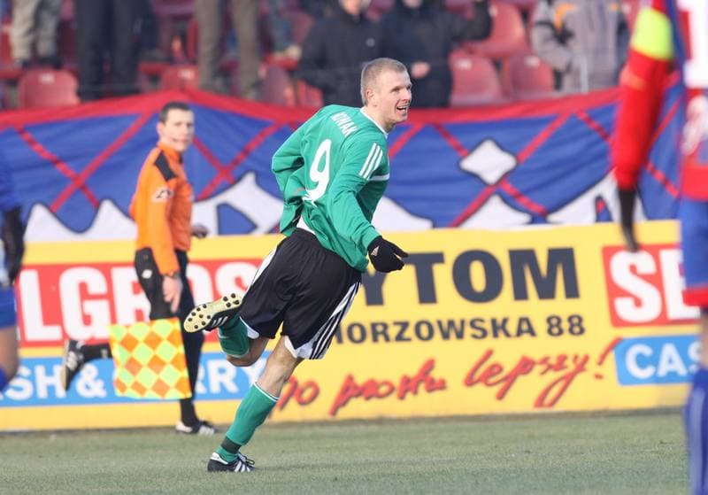 Football. Ekstraklasa. Polonia Bytom - GKS Belchatow. 26.02.2011