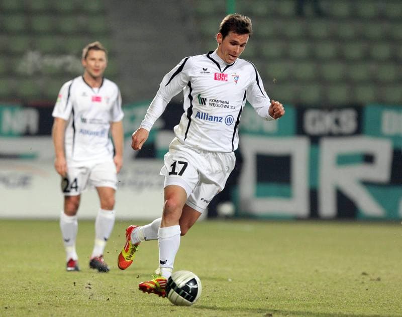 Football. Belchatow Ekstraklasa. GKS Belchatow - Gornik Zabrze. 08.04.2011