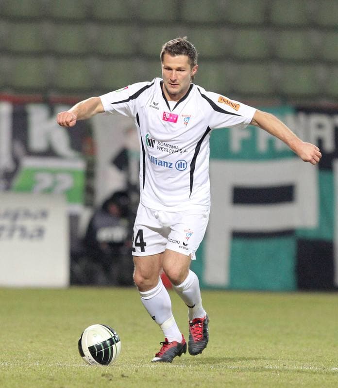 Football. Belchatow Ekstraklasa. GKS Belchatow - Gornik Zabrze. 08.04.2011