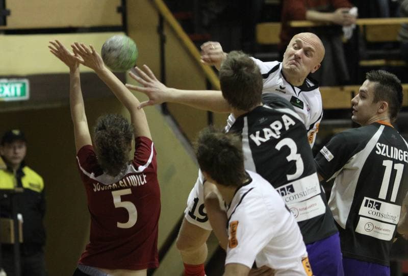 Handball. Charytatywny Mecz. NMC Powen Zabrze - Gornik Zabrze. 16.01.2011